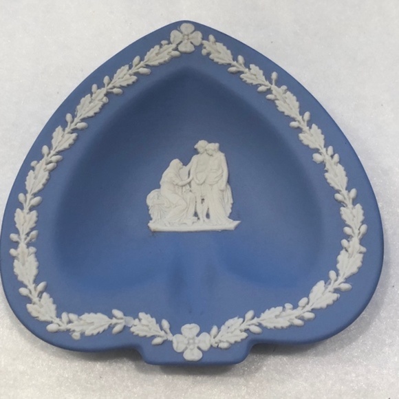 VINTAGE WEDGWOOD JASPERWARE ASHTRAYS - SET OF 2 BLUE & 1 GREEN - Picture 10 of 16
